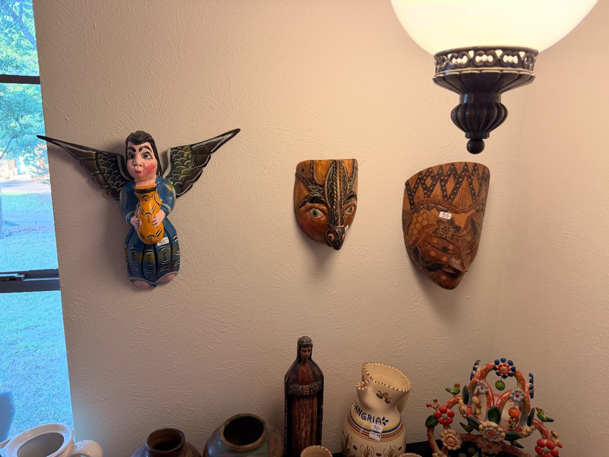 Kaleidoscope of Items on Kiesthill Dr in Oak Cliff — estate sale item photo 9