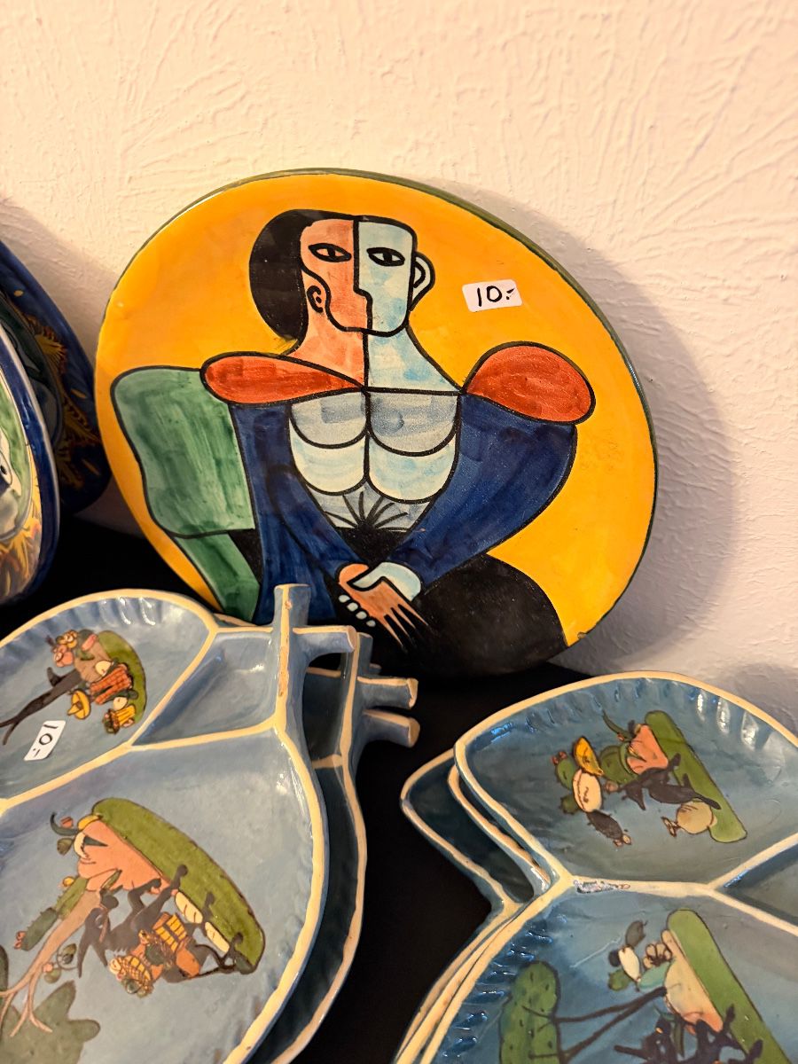 Kaleidoscope of Items on Kiesthill Dr in Oak Cliff — estate sale item photo 10