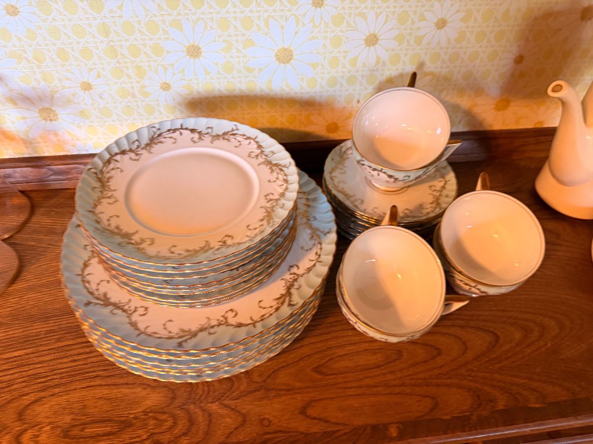 Middle of Arlington Mid-Century Modern Estate Sale by James Major Estate Sales — estate sale item photo 5