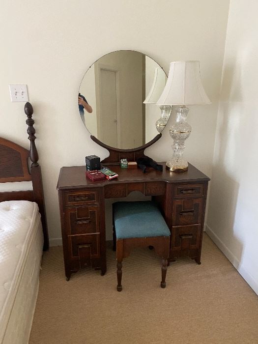 Antique vanity with round mirror and lamp