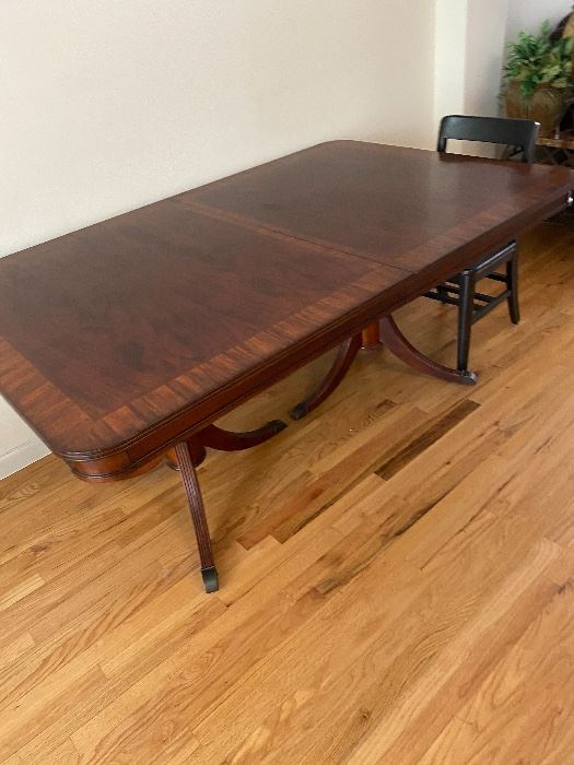 Banded mahogany Duncan Phyfe style dining table