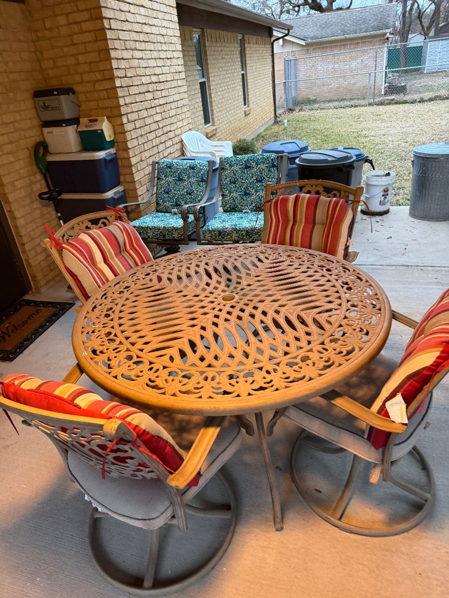 Cast aluminum patio table and chairs