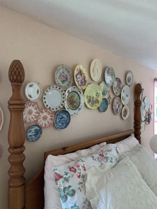 Collector plates arranged on a bedroom wall