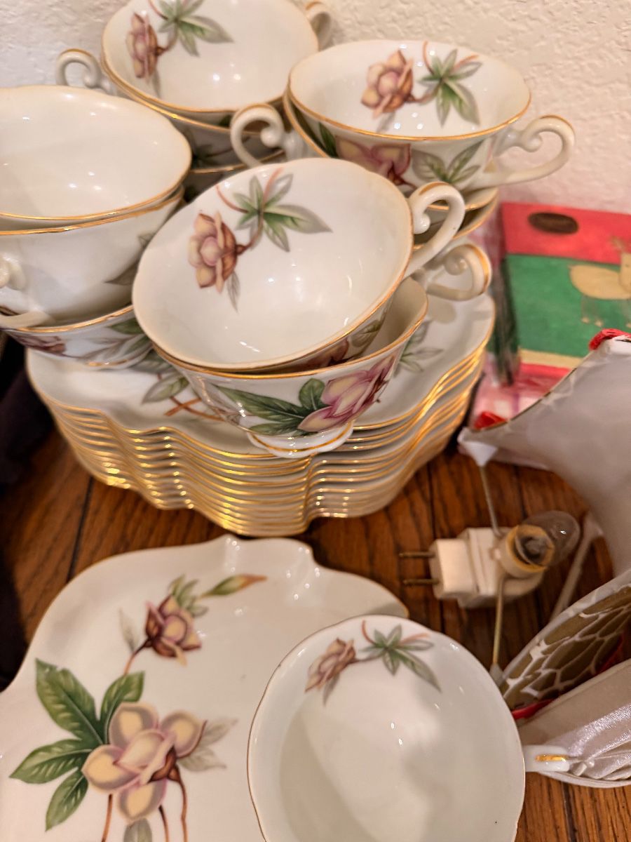 Floral porcelain dinnerware set