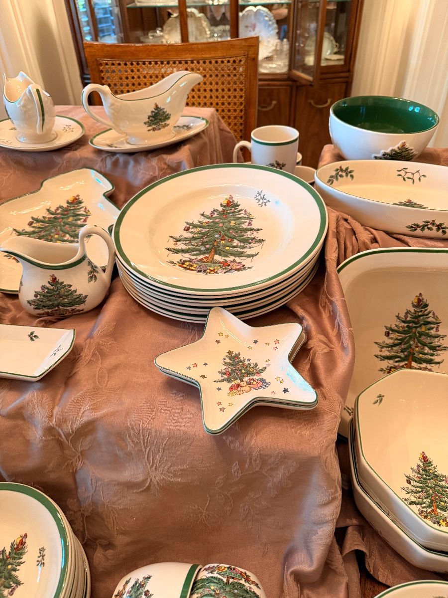 Spode Christmas Tree dinnerware