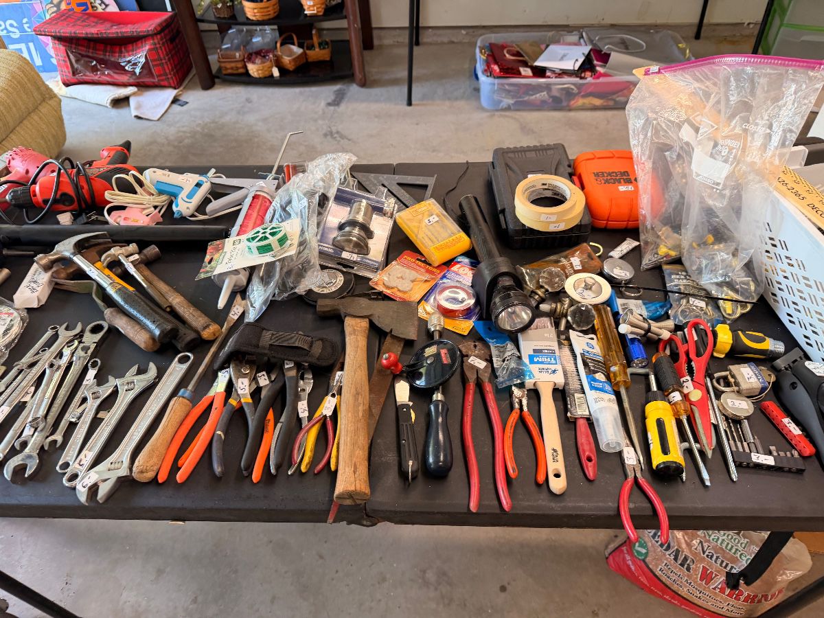 Table of hand tools and pliers