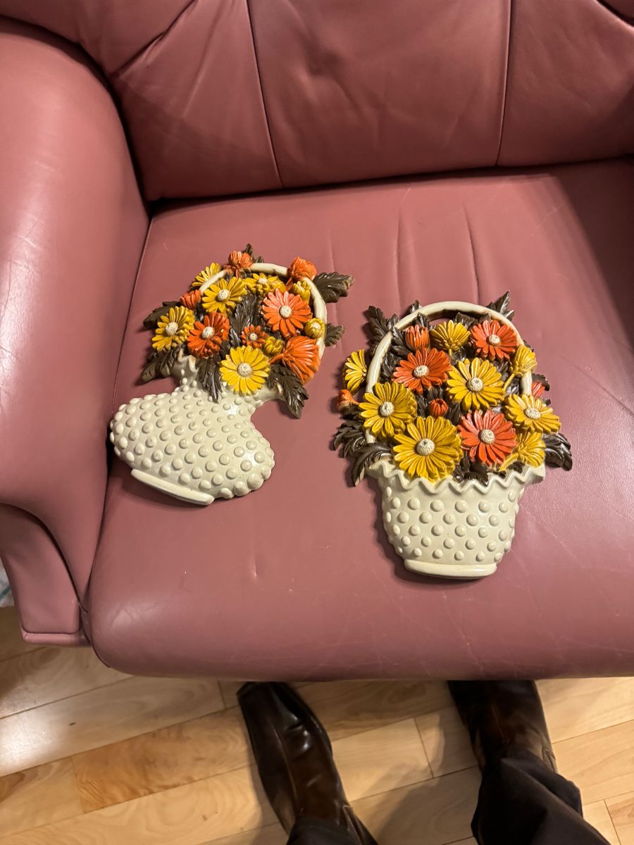 Vintage flower basket wall plaques
