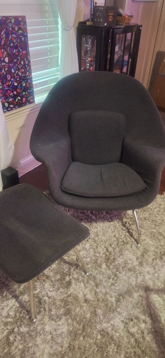 Womb style lounge chair and ottoman